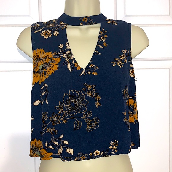 Kendall & Kylie Tops - Kendall & Kylie Flowered Keyhole Crop Top Sz M **Dark Blue**